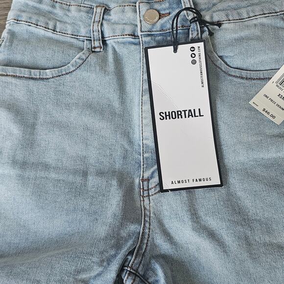 Almost Famous Juniors' Ruffled Stretch-Denim Shortalls  XS Light Wash NWT - Picture 4 of 4